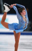 Slutskaya leads after short program at world championships